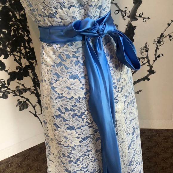 Blue strapless dress with white lace overlay - Picture 6 of 7